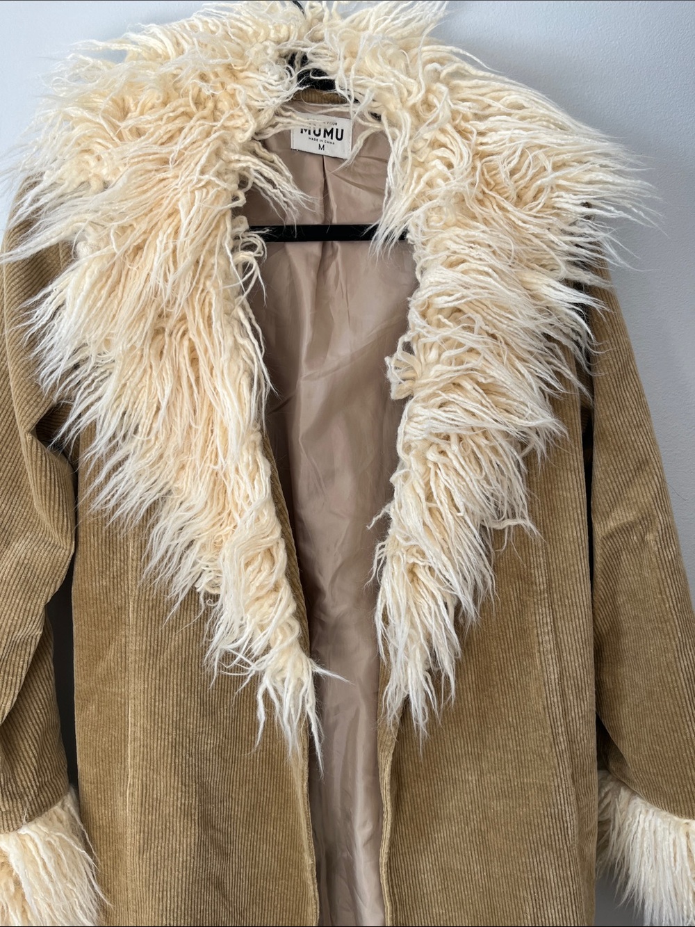 Penny Lane Coat in Beige
SHOW ME YOUR MUMU - medium faux fur corduroy fall cozy - Picture 16 of 16